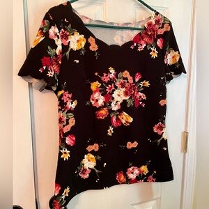 Emery Rose Floral Dressy Top